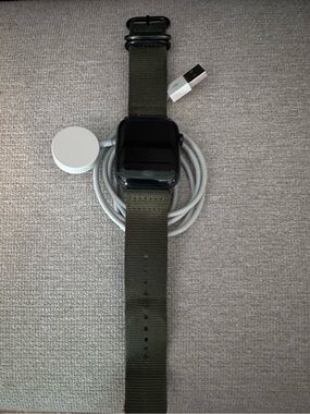 Apple Watch SE 44mm Aluminum GPS Bundle w/ Extra Bands & Charger